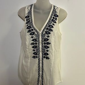 St. John’s Bay Sleeveless Blouse Women's Size M Embroidered Gauze Button Shirt